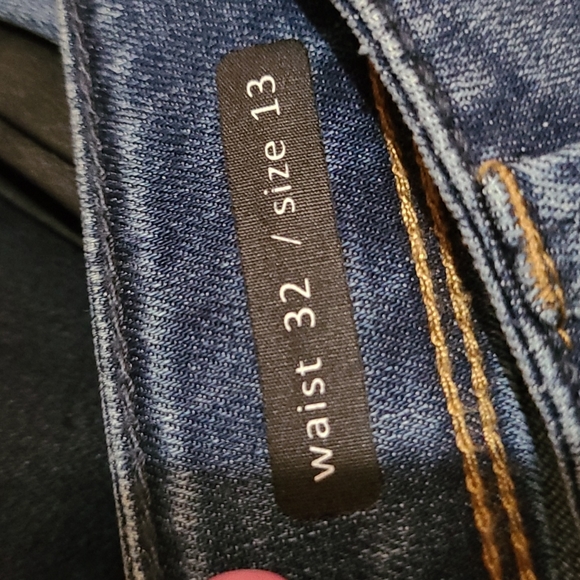 Distressed jeans - Picture 5 of 7